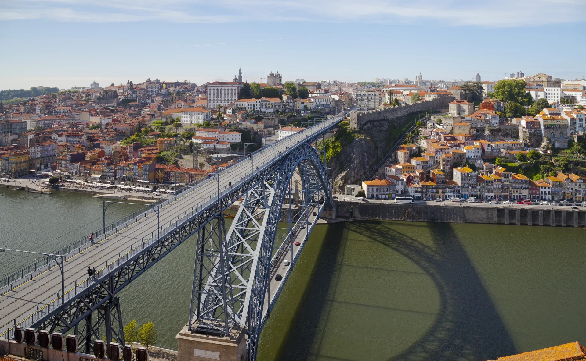The Luís I Bridge over the Douro and Porto’s façades, seen from the Gaia riverbank.